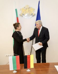 Усилията за стимулиране на търсенето се разглеждат като ключ към растежа