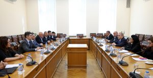 Премиерът на Китай Ли Цян ще изнесе основна бележка на Световната конференция за изкуствен интелект през 2024 г. · TechNode