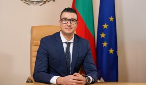 Централните държавни предприятия напредват в ИИ и квантовите технологии