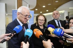Министър Кирилов отчете напредъка на спешната помощ по въздух в България пред представители на ЕK • МЗ