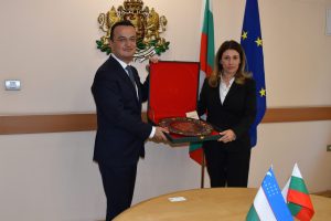 Зам.-министър Лазарова обсъди задълбочаване на икономическо сътрудничество с министъра на индустрията и търговията на Узбекистан