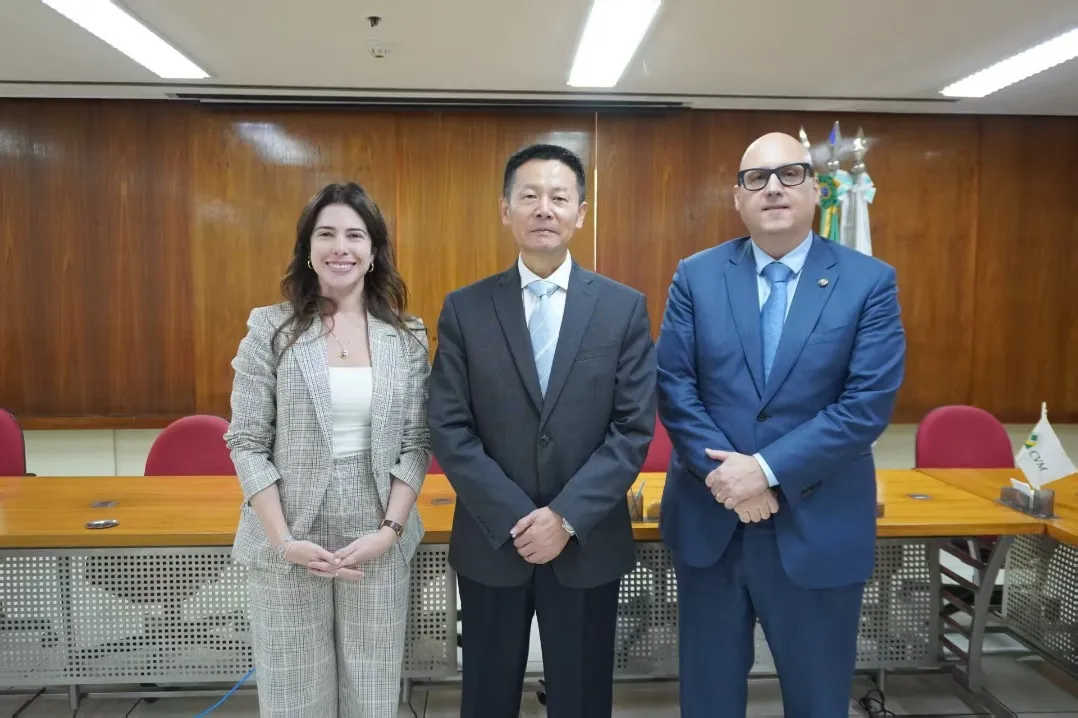 Председателят на CSRC Wu Qing засилва международните финансови връзки