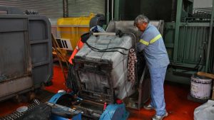 Търсен в Китай: ръководител на боклука с докторска степен