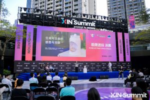 Топъл интерактивен аквариум с AI за ранно обучение