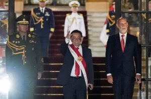 Конгресът на Перу избира осмия президент на страната за последното десетилетие